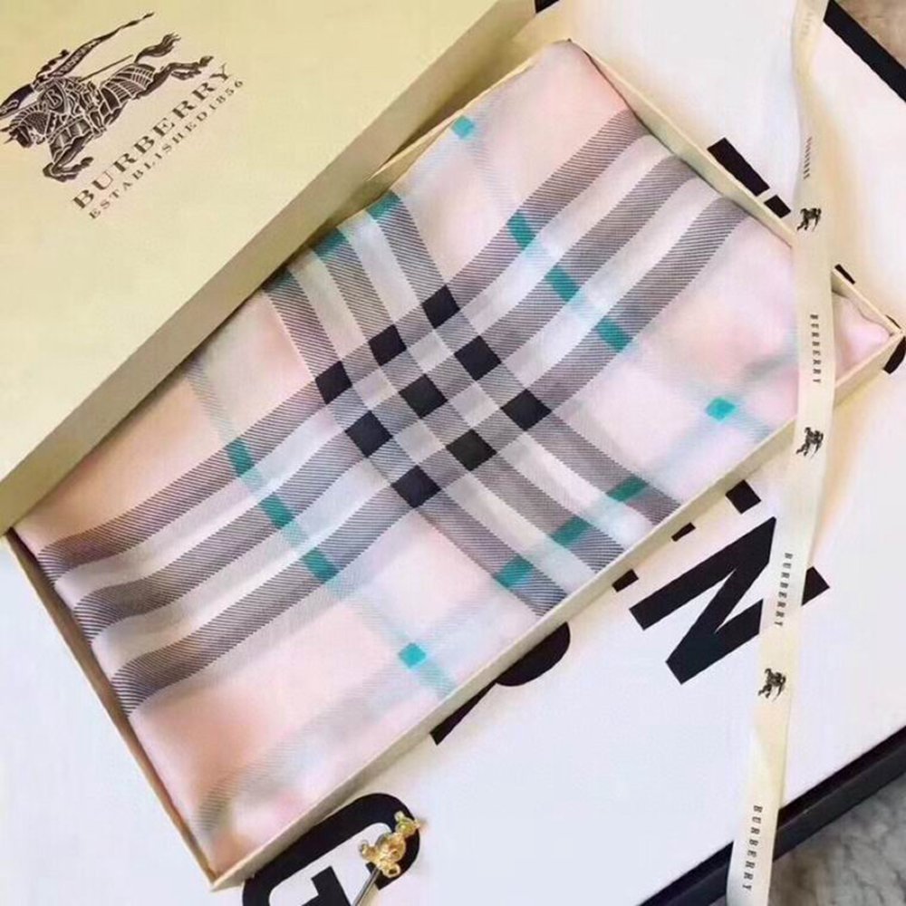 Bv*b*rry Scarf